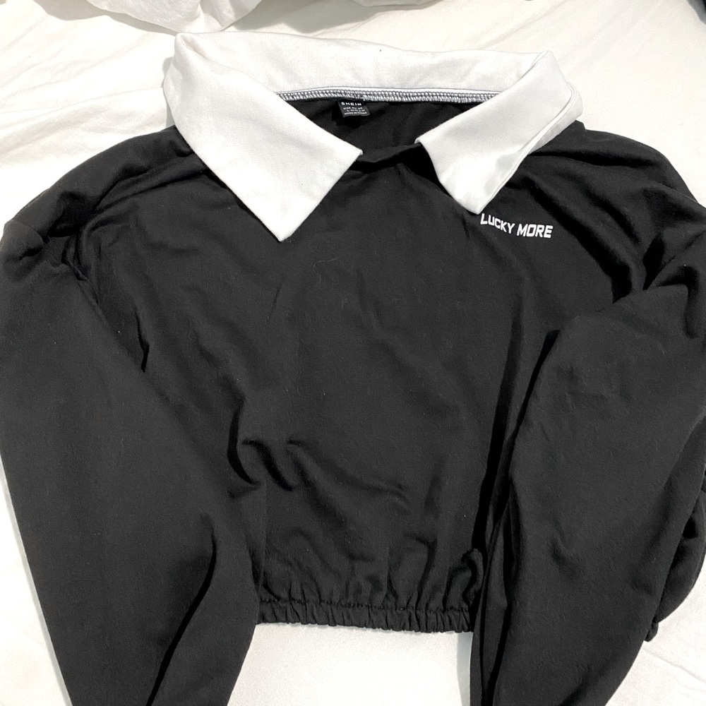 Black cropped long sleeve Lucky more sweater
